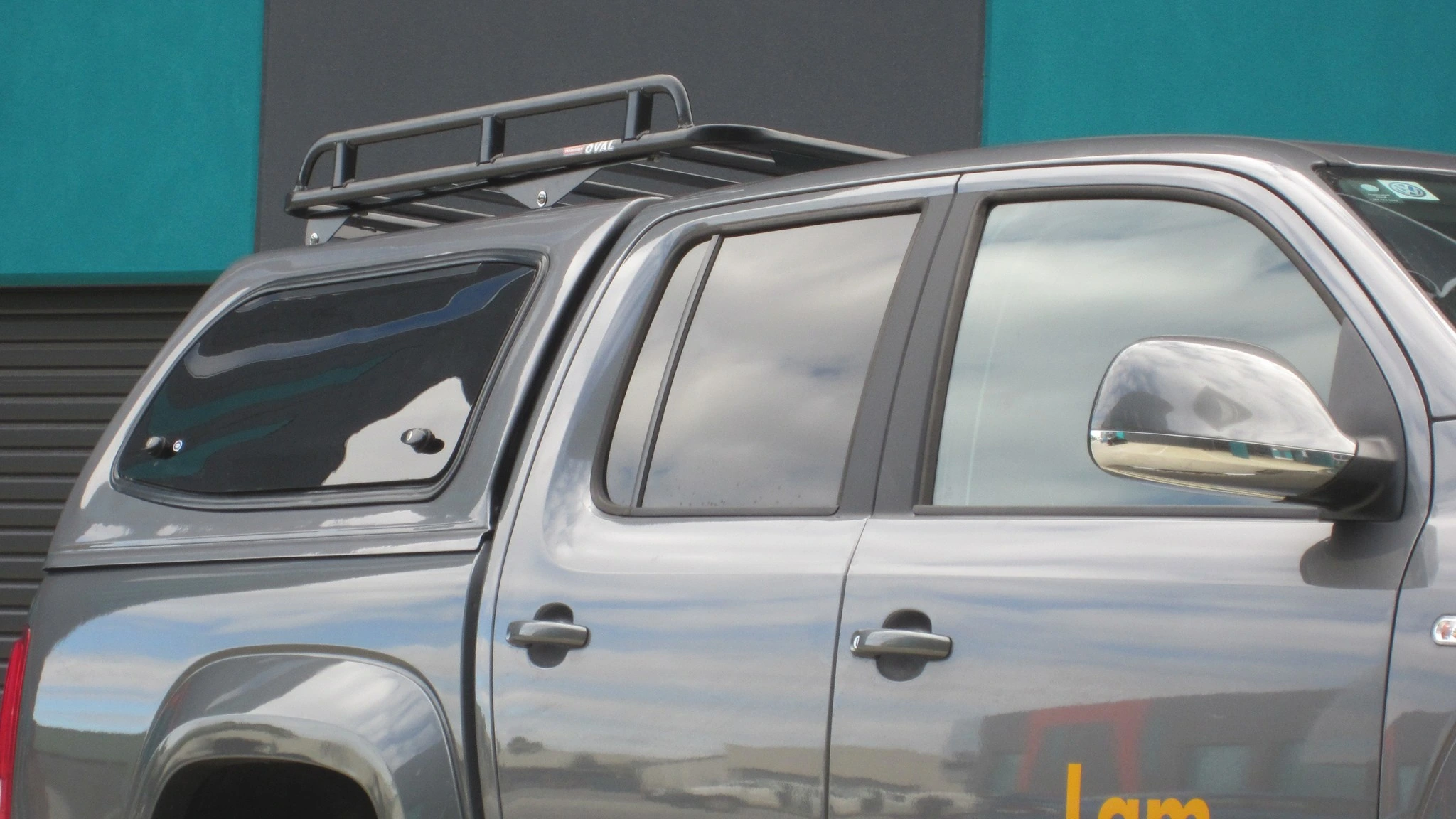 A-VW-Amarok-with-a-Razorback-canopy-and-an-Oval-Steel-roof-rack-installed