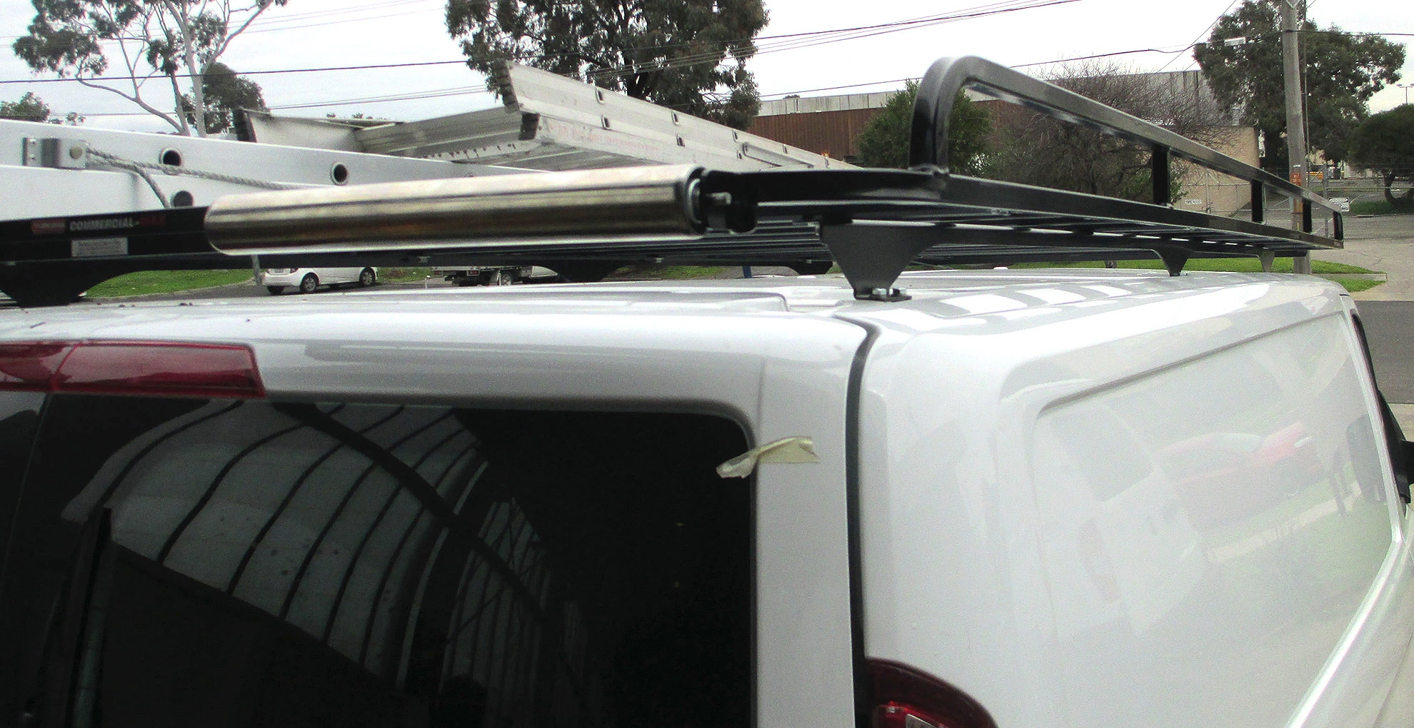 Commercial-Max-roof-rack-with-ladder-rollers